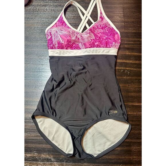 Speedo women’s black and pink swimsuit size 6 - Picture 1 of 9